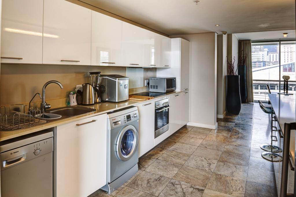Harbour Bridge Luxury Apartments Kapstaden Rum bild